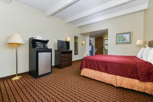 Americas Best Value Inn Sarasota - image 5