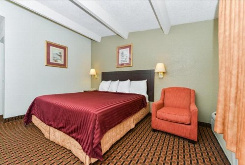 Americas Best Value Inn Sarasota - image 9