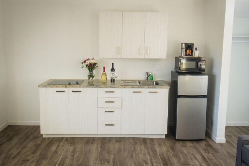 Regency Inn & Suites Sarasota - image 21