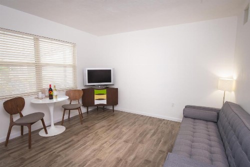 Regency Inn & Suites Sarasota - image 3