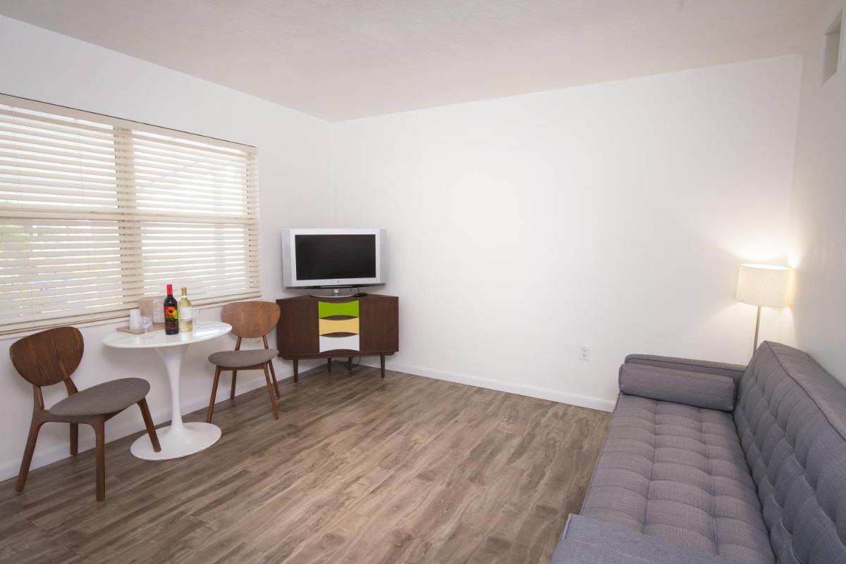 Regency Inn & Suites Sarasota - image 3