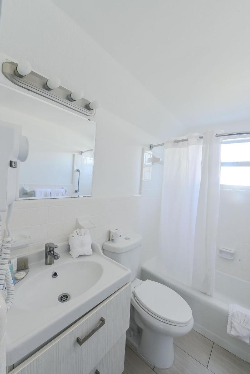 Regency Inn & Suites Sarasota - image 5