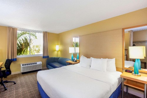 La Quinta by Wyndham Sarasota Downtown - image 12
