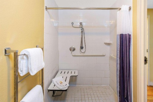La Quinta by Wyndham Sarasota Downtown - image 15