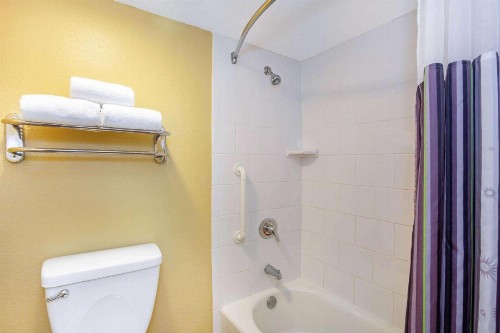 La Quinta by Wyndham Sarasota Downtown - image 17