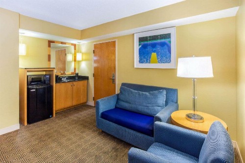 La Quinta by Wyndham Sarasota Downtown - image 19