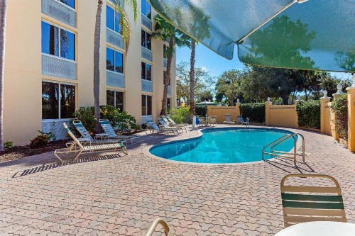 La Quinta by Wyndham Sarasota Downtown - image 22