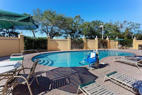 La Quinta by Wyndham Sarasota Downtown - image 25