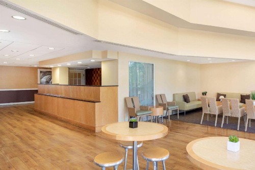 La Quinta by Wyndham Sarasota Downtown - image 27