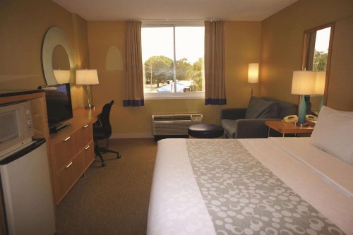 La Quinta by Wyndham Sarasota Downtown - image 32