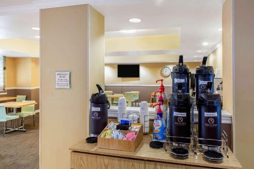 La Quinta by Wyndham Sarasota Downtown - image 6