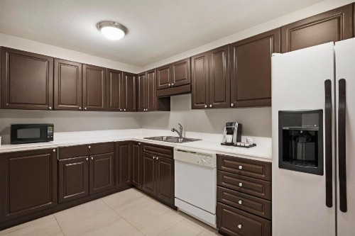 Holiday Inn Express & Suites Sarasota East an IHG Hotel - image 15