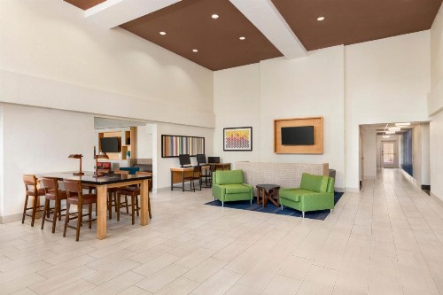 Holiday Inn Express & Suites Sarasota East an IHG Hotel - image 17