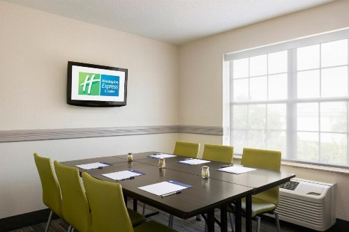 Holiday Inn Express & Suites Sarasota East an IHG Hotel - image 2