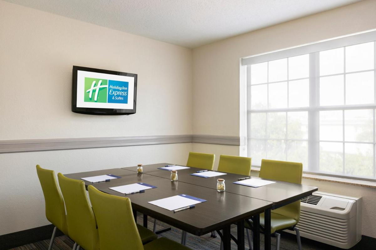 Holiday Inn Express & Suites Sarasota East an IHG Hotel - image 2