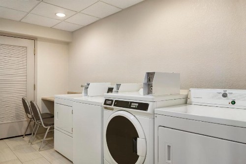 Holiday Inn Express & Suites Sarasota East an IHG Hotel - image 24