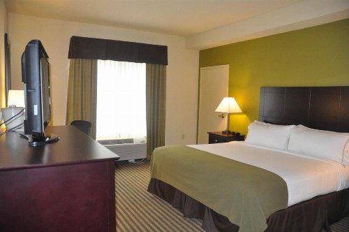 Holiday Inn Express & Suites Sarasota East an IHG Hotel - image 26