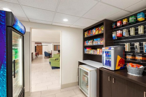 Holiday Inn Express & Suites Sarasota East an IHG Hotel - image 33
