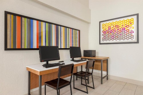 Holiday Inn Express & Suites Sarasota East an IHG Hotel - image 35