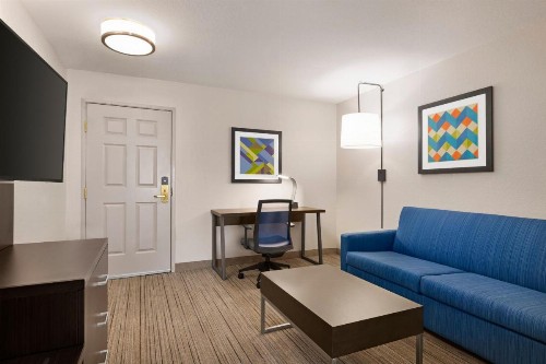 Holiday Inn Express & Suites Sarasota East an IHG Hotel - image 36