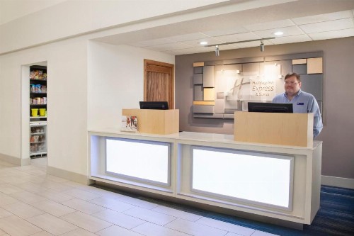 Holiday Inn Express & Suites Sarasota East an IHG Hotel - image 6