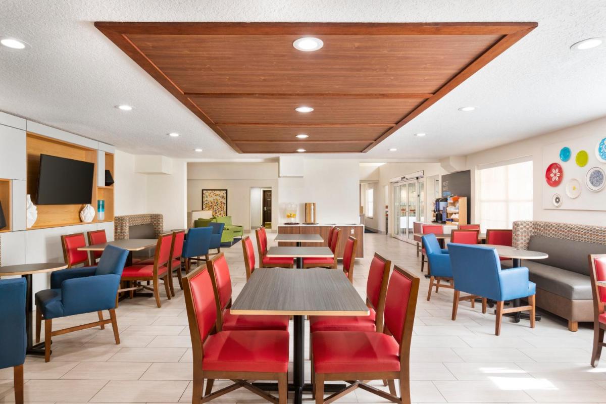 Holiday Inn Express & Suites Sarasota East an IHG Hotel - image 7