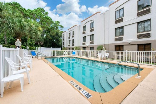 Sleep Inn Sarasota North - image 11