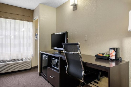 Sleep Inn Sarasota North - image 33