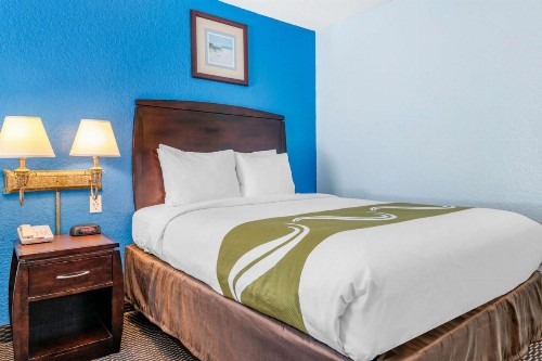 Quality Inn Sarasota North Near Lido Key Beach - image 15