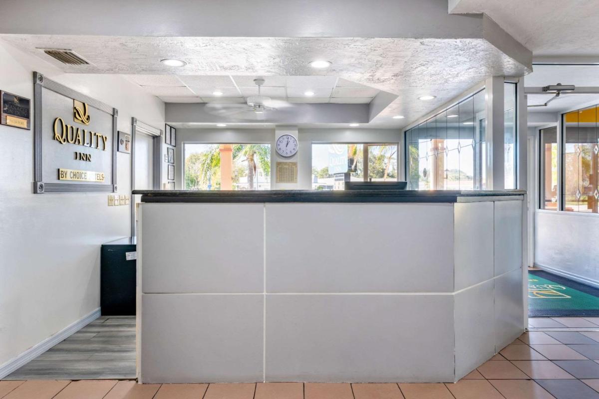 Quality Inn Sarasota North Near Lido Key Beach - image 2