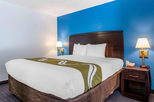 Quality Inn Sarasota North Near Lido Key Beach - image 25