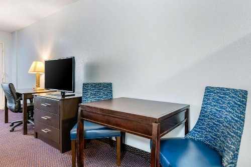 Quality Inn Sarasota North Near Lido Key Beach - image 30