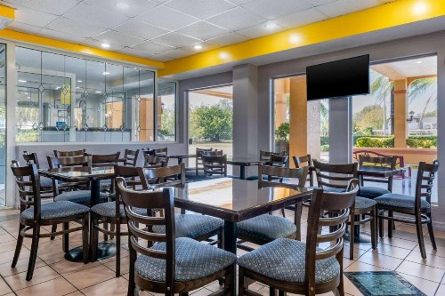 Quality Inn Sarasota North Near Lido Key Beach - image 33