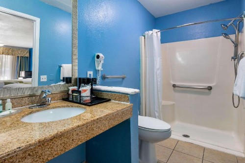 Quality Inn Sarasota North Near Lido Key Beach - image 7