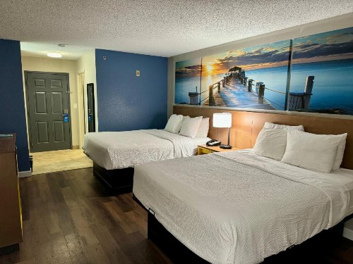 Days Inn by Wyndham Sarasota I-75 - image 12