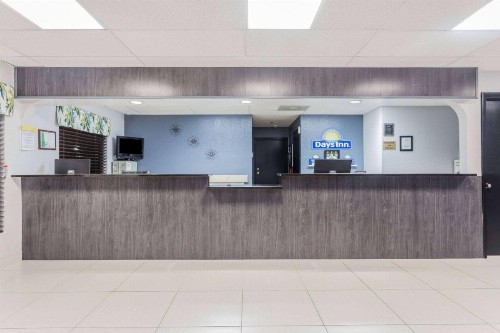 Days Inn by Wyndham Sarasota I-75 - image 24