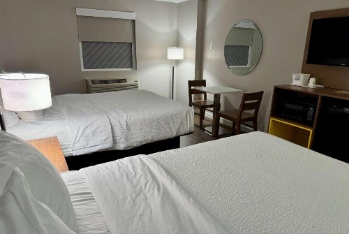 Days Inn by Wyndham Sarasota I-75 - image 31