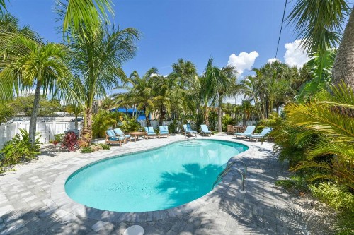 Tropical Breeze Resort - image 5