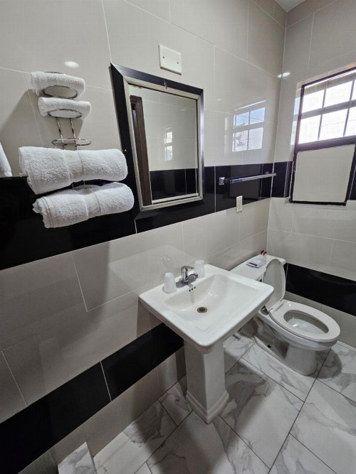 Deluxe Inn - Sarasota - image 10