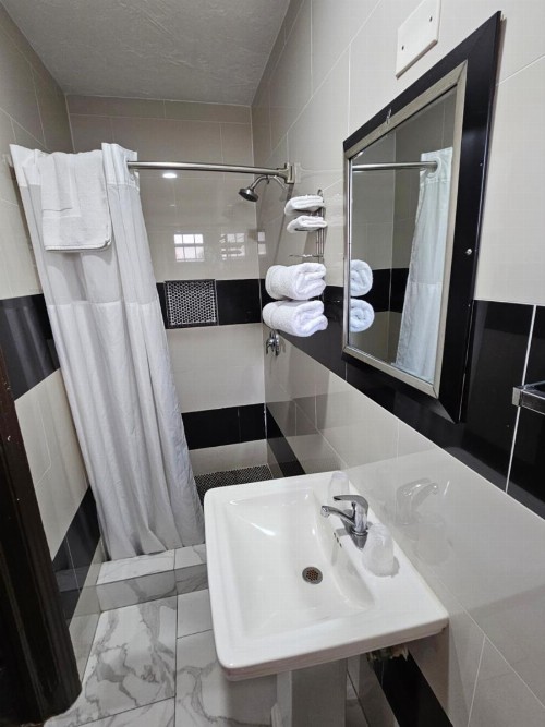 Deluxe Inn - Sarasota - image 11