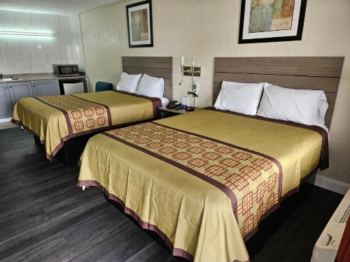 Deluxe Inn - Sarasota - image 4