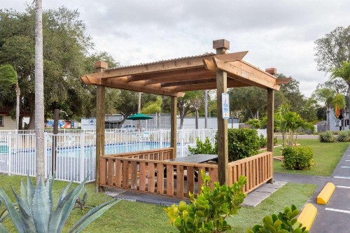 Super 8 by Wyndham Sarasota Near Siesta Key - image 13
