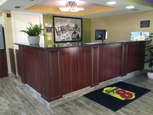 Super 8 by Wyndham Sarasota Near Siesta Key - image 15