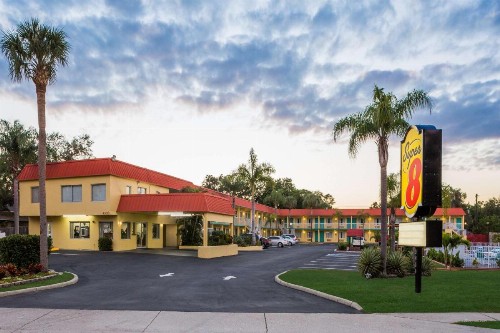 Super 8 by Wyndham Sarasota Near Siesta Key - image 21