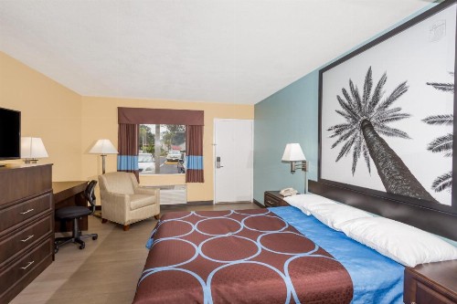 Super 8 by Wyndham Sarasota Near Siesta Key - image 23
