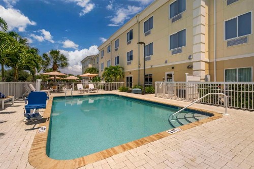 Comfort Suites Sarasota-Siesta Key - image 21