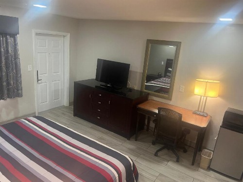 Flamingo Inn - image 13