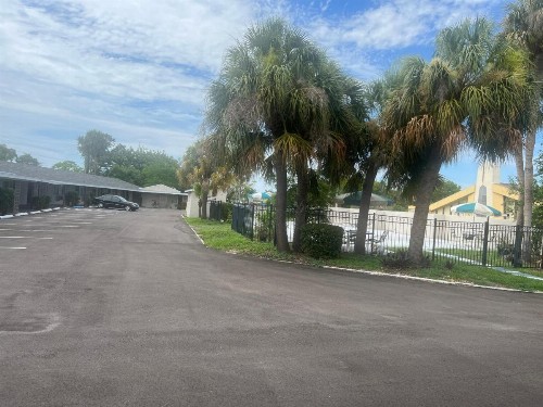 Flamingo Inn - image 15