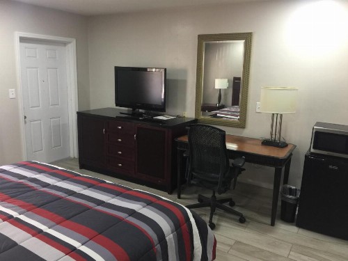 Flamingo Inn - image 2