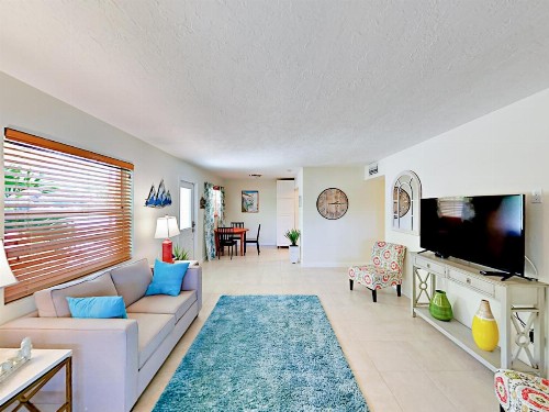 2123 Temple St Home - image 11